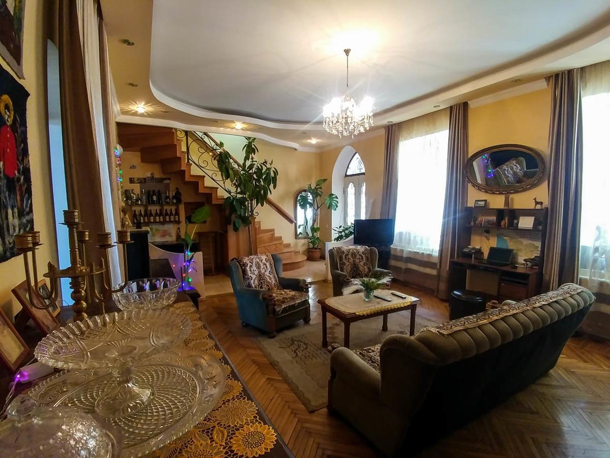 Family Hotel Parajanov Tbilisi Ngoại thất bức ảnh