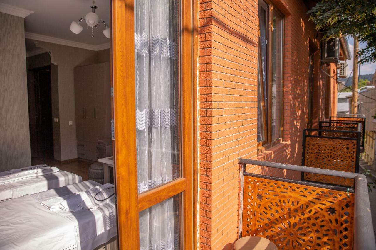 Family Hotel Parajanov Tbilisi Ngoại thất bức ảnh
