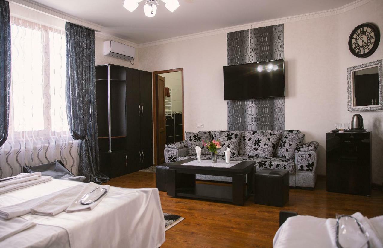 Family Hotel Parajanov Tbilisi Ngoại thất bức ảnh