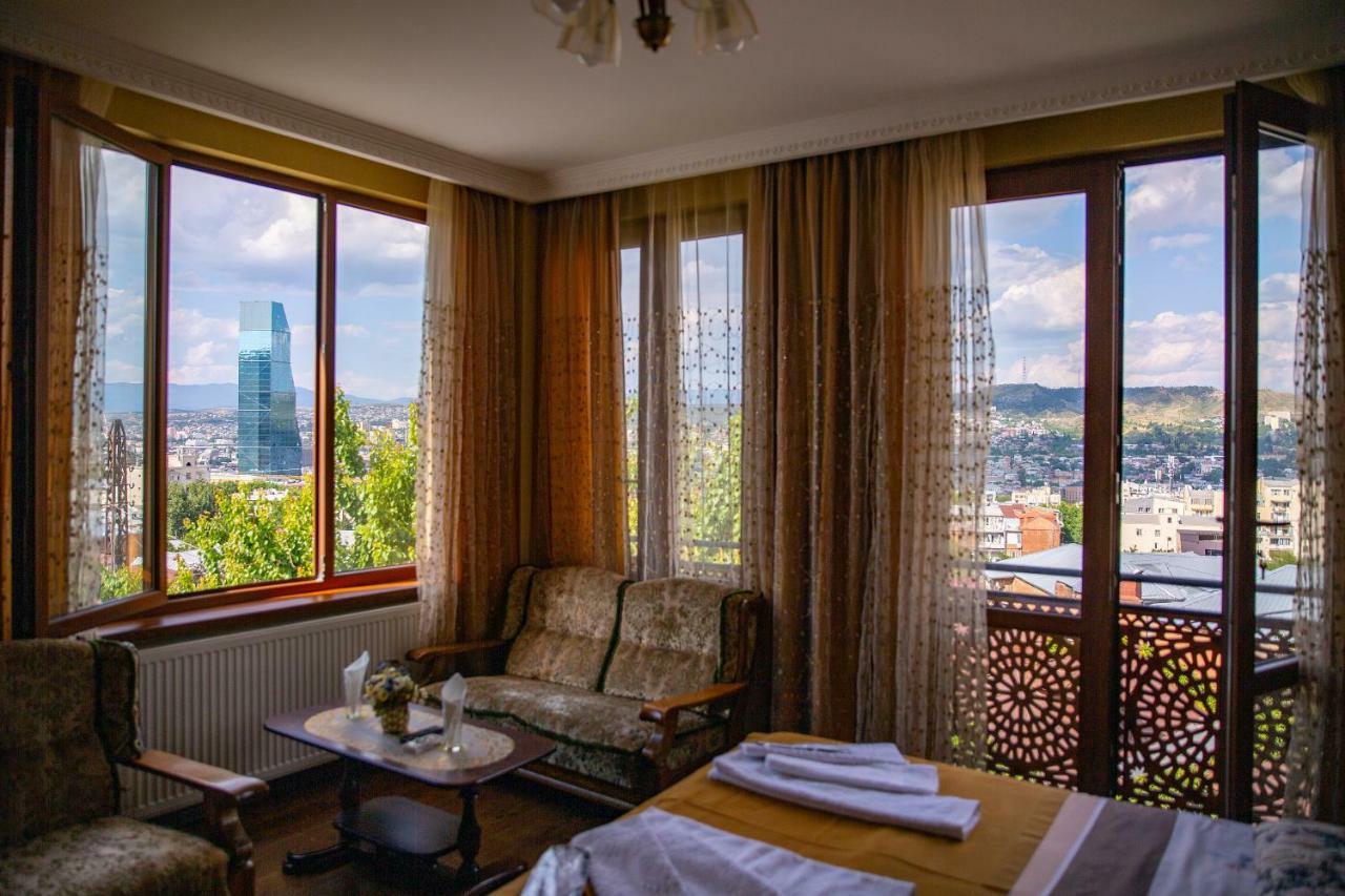 Family Hotel Parajanov Tbilisi Ngoại thất bức ảnh