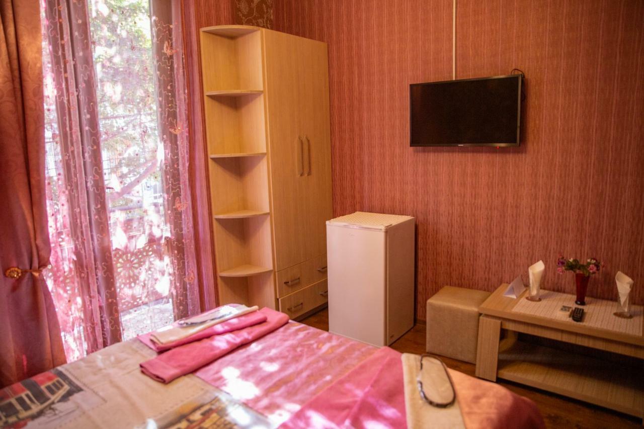 Family Hotel Parajanov Tbilisi Ngoại thất bức ảnh