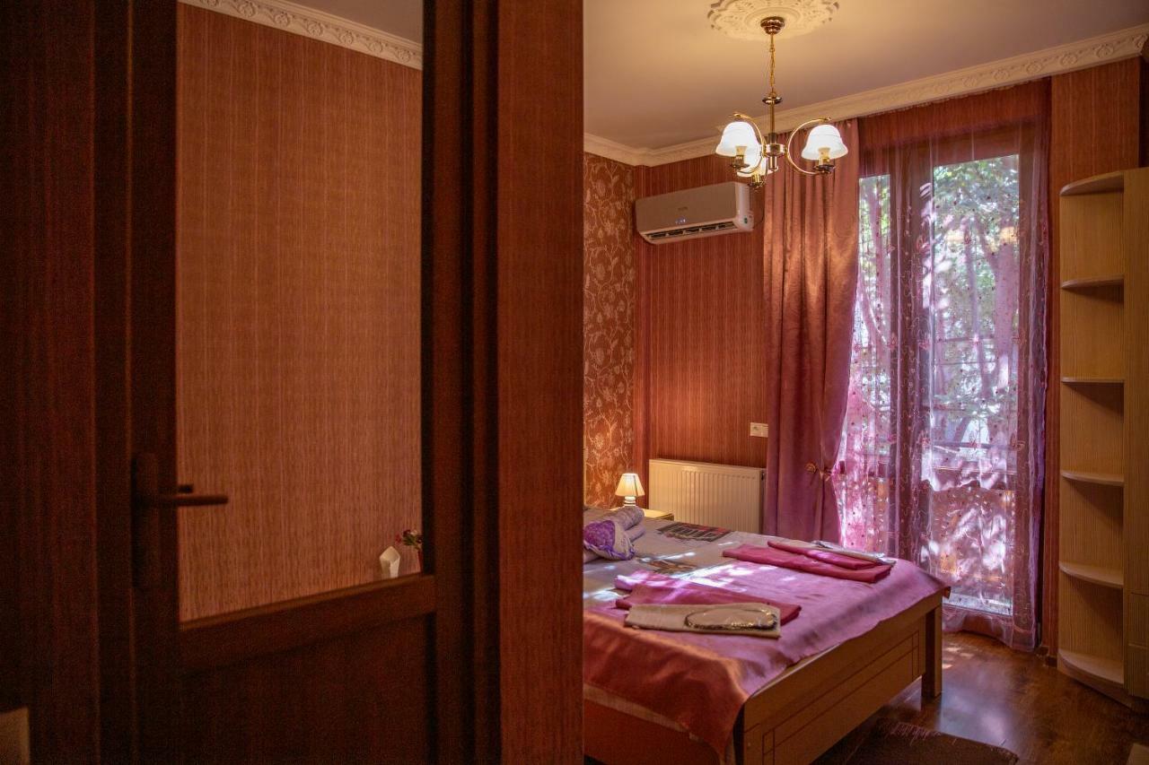 Family Hotel Parajanov Tbilisi Ngoại thất bức ảnh